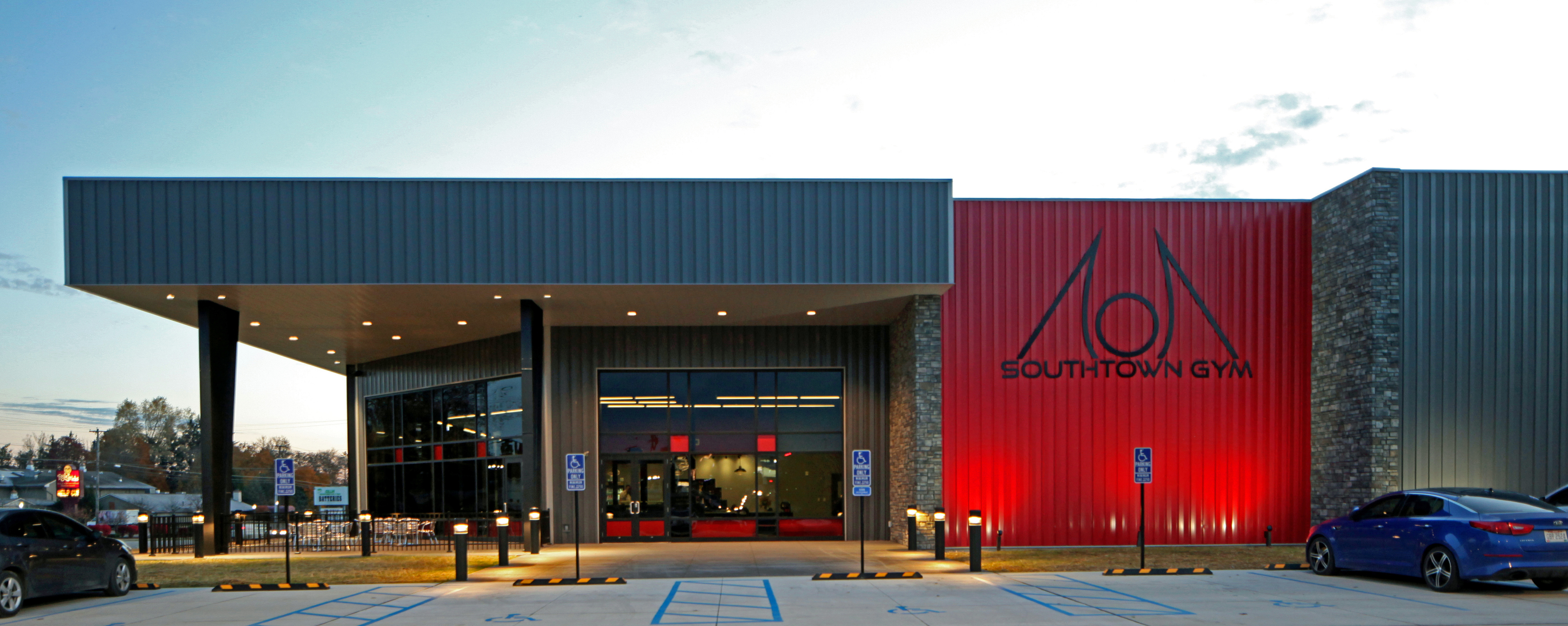 southtown-gym-zanesville-ohio-archtectural-apg-architects-fitness-center-steel-building-modern-industrial-branding-awesome